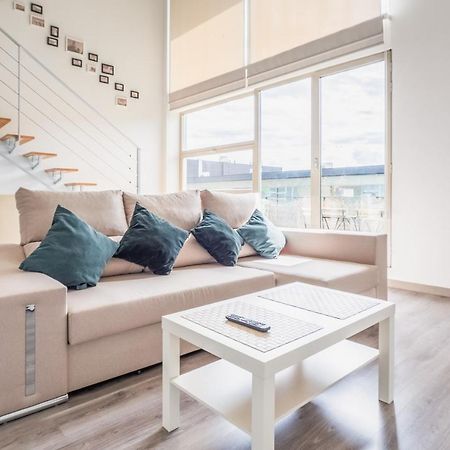 El Ventero Apartment - Elegante Apt Para 5 Con Terraza, Wi-Fi Y Aparcamiento En La Calle Camarma de Esteruelas Eksteriør billede