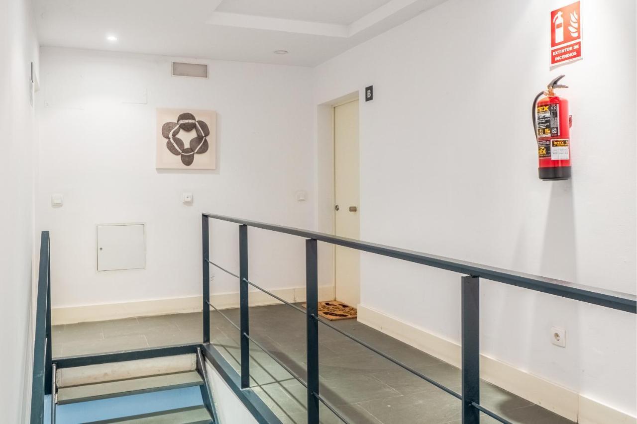 El Ventero Apartment - Elegante Apt Para 5 Con Terraza, Wi-Fi Y Aparcamiento En La Calle Camarma de Esteruelas Eksteriør billede